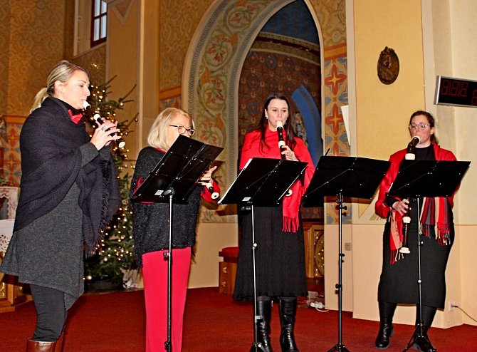 Návštěvníky kostela sv. Anny v Huštěnovicích oslnili hudebníci ze Slavičína; neděle 7. ledna 2024