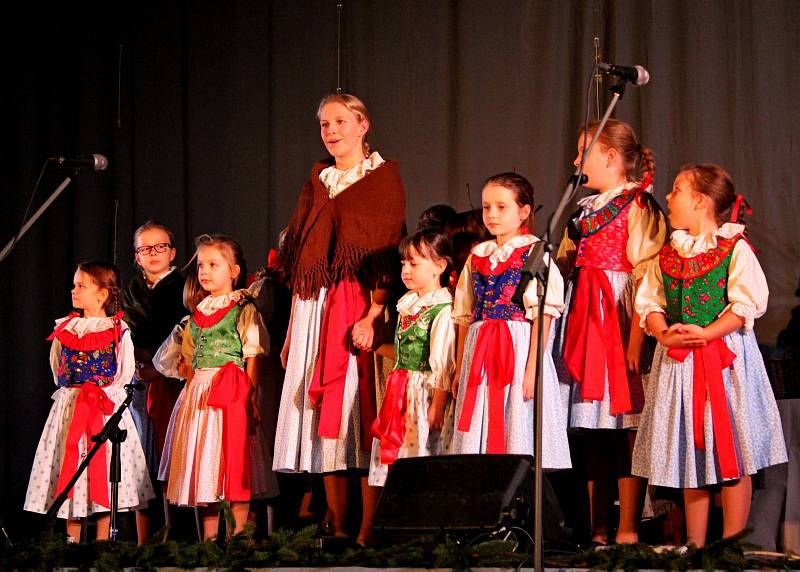 V Buchlovicích se uskutečnil 8. vánoční koncert s názvem Česko-slovenské vánoce, pořádaný Děcky z Buchlovic a dětským souborem Turiec ze slovenského Martina.