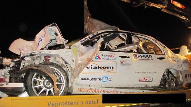 Místo havárie při Autogames Rallye závodech u Lopeníku, kde zemřely čtyři dívky.