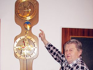 Orloj má Vladimír Dvořák doma. 