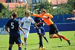 V 1. kole MSFL porazili fotbalisté 1.FC Slovácko B (v modrém) Zlín B 2:0.