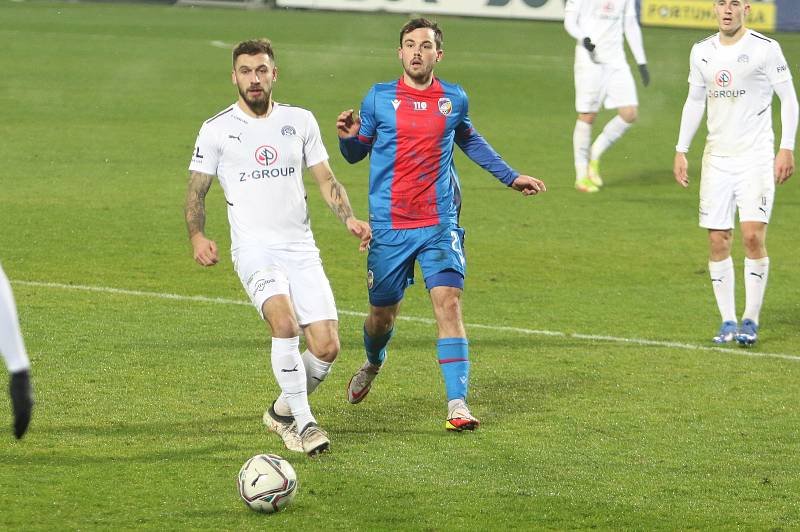 Fotbalisté Slovácka (bílé dresy) ve šlágru 17. kola FORTUNA:LIGY vyzvali Plzeň.