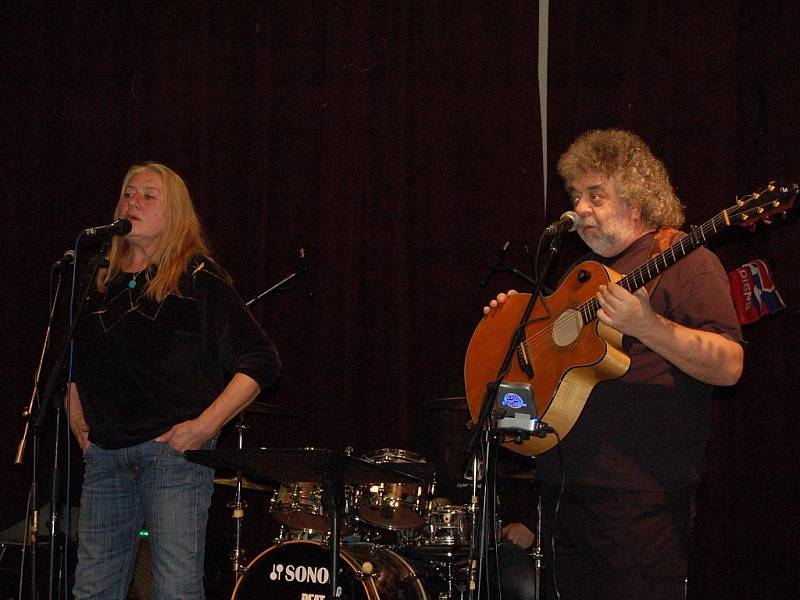 Zuzana Michnová, Oskar Petr a Petr Kalandra Memory Band zavítali v sobotu 10. prosince večer do Uherského Hradiště, aby tam odehráli koncert v rámci letošního Marsyas Tour 2011. 