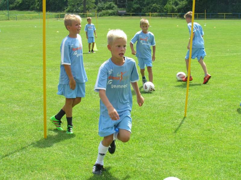 Už šestému ročníku fotbalového kempu patřil v Horním Němčí v penzionu Boďa začátek letošních prázdnin. 