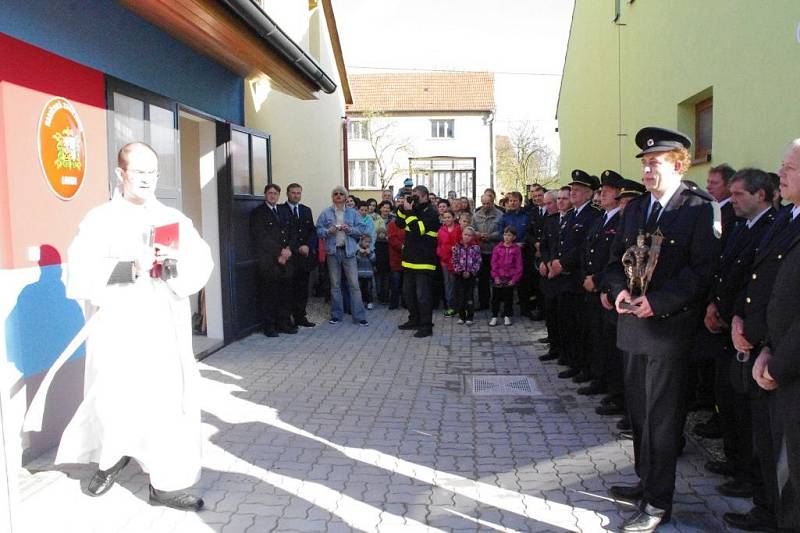 Slavnostní otevření nové hasičské zbrojnice v hradčovické Lhotce.