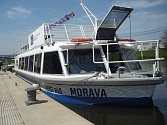 Loď Morava v přístavišti na řece Moravě. Ilustrační foto.