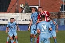 Fotbalisté Slovácka B (modré dresy) ve 12. kole MSFL přetlačili gólem z poslední minuty Kvítkovice 3:2.
