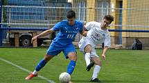 Starší dorostenci Slovácka (bílé dresy) ve 27. kole MSDL zdolali na Širůchu ve Starém Městě Baník Ostrava 1:0.