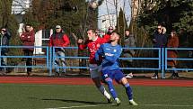 Fotbalisté Uherského Brodu (červené dresy) v 19. kole MSFL podlehli doma na Lapači Otrokovicím 2:3.