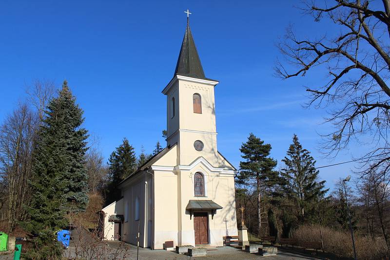 Částkov je vesnička s necelými čtyřmi stovkami obyvatel. kaple Panny Marie Lurdské.