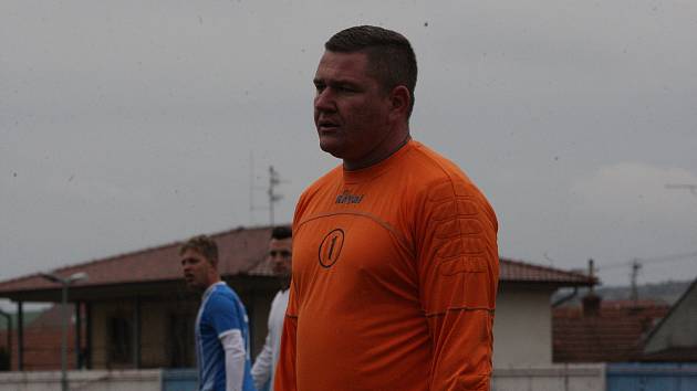 Fotbalista Kunovic František Abrhám odchytal derby na hřišti sousedního Hluku.  