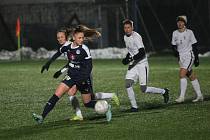 Fotbalistky Slovácka (bílé dresy) v pondělním přípravném zápase porazily Myjavu 4:1.