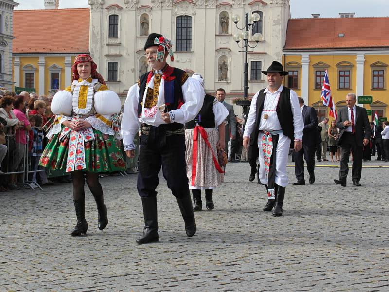 Průvod slavností vína na hradišťském Masarykově náměstí.