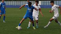 Fotbalisté Slovácka B (bílé dresy) v páteční předehrávce 32. kola MSFL remizovali na hřišti v Kunovicích s juniorkou Ostravy 2:2.