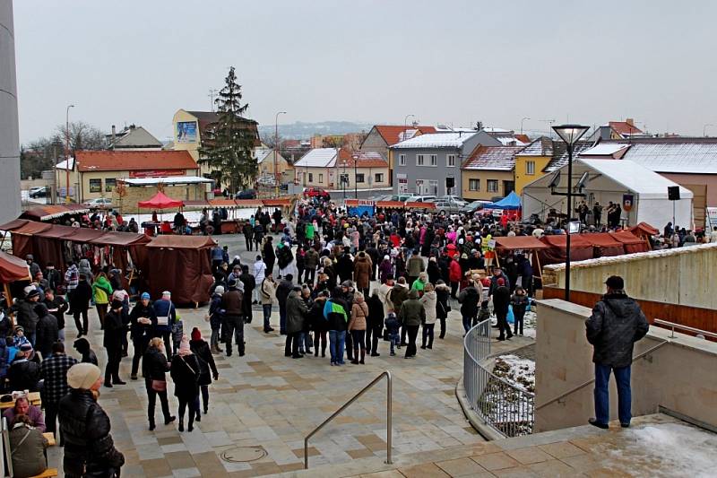 Na náměstí Velké Moravy ve Starém Městě se uskutečnil v neděli třetí Staroměstský vánoční jarmark, v novodobé historii města už jedenáctý.