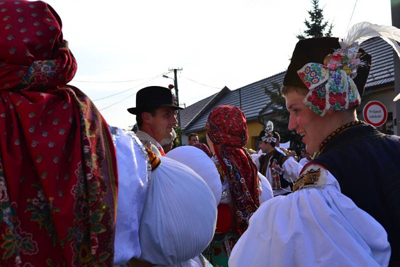 Kostelanští se o víkendu oblékli do krojů a hodovali.