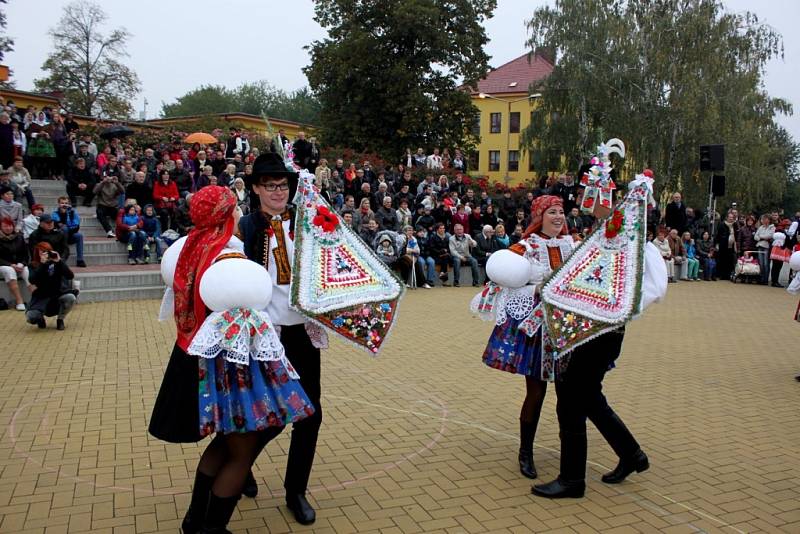 HODY MILÉ HODY. Sobotní veselí a pohodovou hodovou atmosféru v Polešovicích negativně neovlivnilo ani občasné mrholení. 