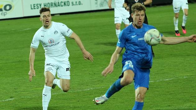 Fotbalisté Slovácka (v bílých dresech) porazili Liberec 1:0 a v lize zůstávají třetí.