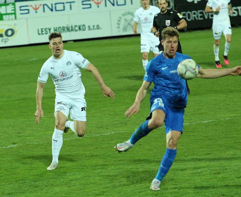 Fotbalisté Slovácka (v bílých dresech) porazili Liberec 1:0 a v lize zůstávají třetí.