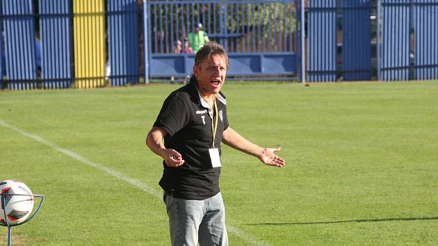 Trenér fotbalistů divizního Strání Martin Onda při zápase s Kozlovicemi. 