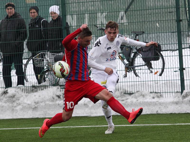 Staré Město Fotbal 1. FC Slovácko - FK Senica. Přípravný zápas.  Na snímku vpravo Tomáš Břečka.