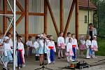 Děti i dospělí mohli v neděli odpoledne vejít otevřenými dveřmi dokořán do ZŠ Tupesy, ale také částečně oslavit v Orlovně blížící se Den matek.