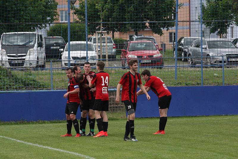 Fotbalisté Kunovic (modré dresy) ve 23. kole krajské I. A třídy skupiny B doma remizovali se Zlechovem 2:2.