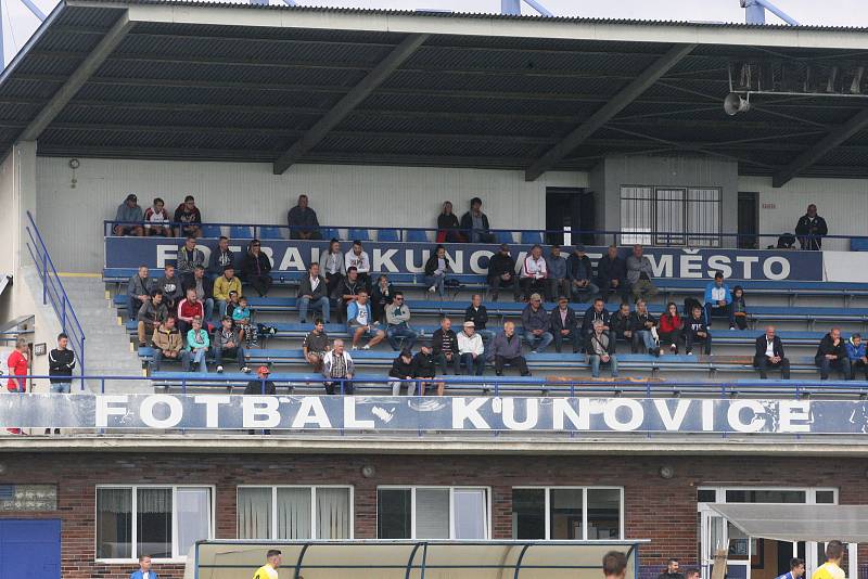 Fotbalisté Kunovice doma prohráli s Nivnicí 0:2. Hosty poprvé vedl nový hlavní trenér Pavel Barcuch.