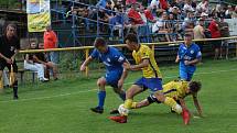 Fotbalisté Starého Města (žluté dresy) zdolali ve šlágru 4. kola I. B třídy sk. C domácí Ořechov 4:0.