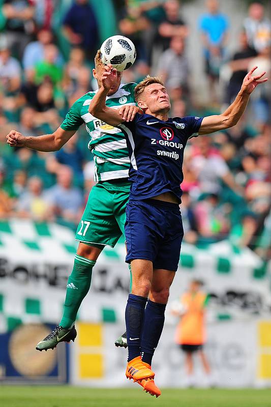 Fotbalové utkání Fortuna ligy mezi celky Bohemians Praha 1905 a 1. FC Slovácko 22. července v Praze. Jiří Bederka vs. Jan Kuchta.