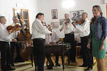 100 let od narození manželů Zátopkových slavili v Hradišti během, vzpomínkami i muzikou ve Slovácké búdě i u kina Hvězda
