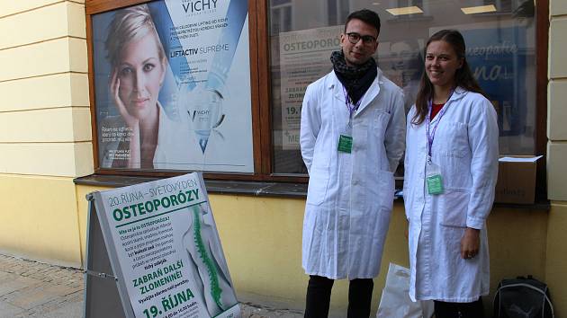 Brněnští medici odpovídali na dotazy o osteoporóze.