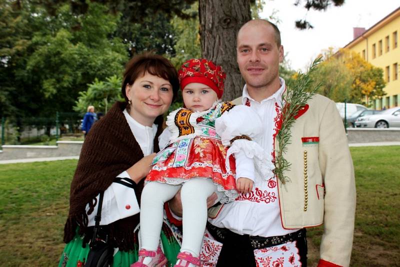 HODY MILÉ HODY. Sobotní veselí a pohodovou hodovou atmosféru v Polešovicích negativně neovlivnilo ani občasné mrholení. 