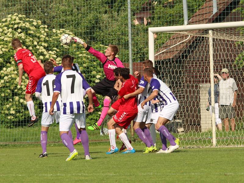 Uherský Brod - Hodonín 2:2 (0:1) Uherský Brod (v červeném).