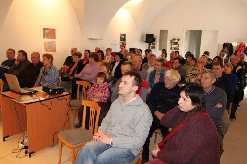 Milovníci velehradské historie s nevšedním zájmem sledovali výklad archeologů.