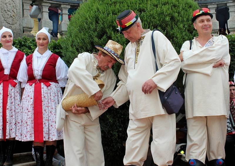 Festival česneku v Buchlovicích si nenechalo ujít pět tisíc lidí