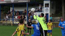 Fotbalisté Starého Města (žluté dresy) zdolali ve šlágru 4. kola I. B třídy sk. C domácí Ořechov 4:0.