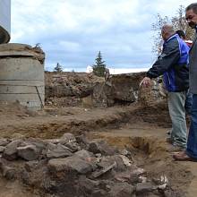 Objekt kovárny a vampýrský hrob z 9. století – to jsou poslední zajímavé nálezy archeologů ve Starém Městě.