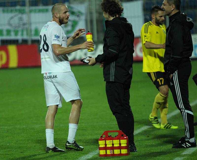 1. FC Slovácko - MFK Karviná (ve žlutém)