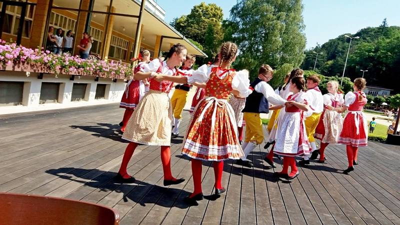  Z Kunovic si do luhačovických lázní si odskočily potěšit milovníky folkloru tři dětské soubory.