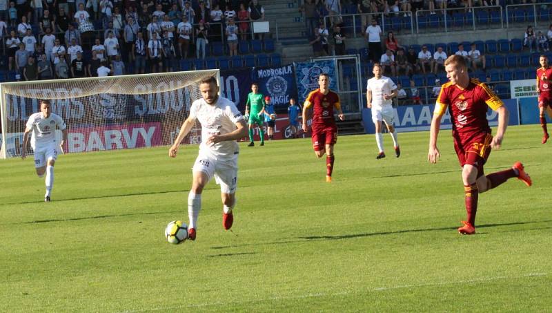 Slovácko (v bílém) vs. Dukla Praha