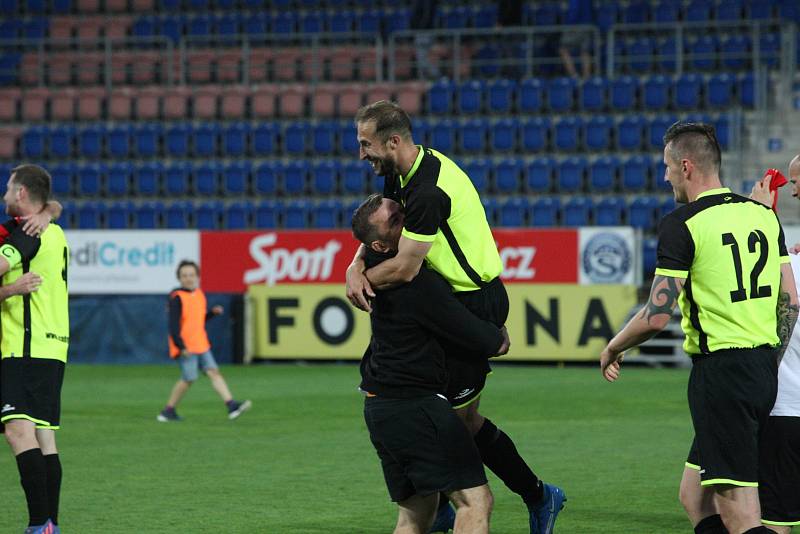 Fotbalisté Jalubí (žlutočerné dresy) zdolali ve finále Poháru OFS Jarošovský pivovar Stříbrnice 7:1. Utkání na stadionu ligového Slovácka sledovalo 1234 diváků.