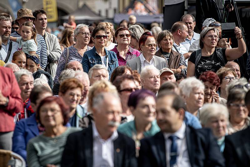 Na tři tisíce krojovaných účastníků z devíti regionů, Polska a Maďarska prošlo centrem Uherského Hradiště při Slováckých slavnostech vína a otevřených památek, 10. září 2022.