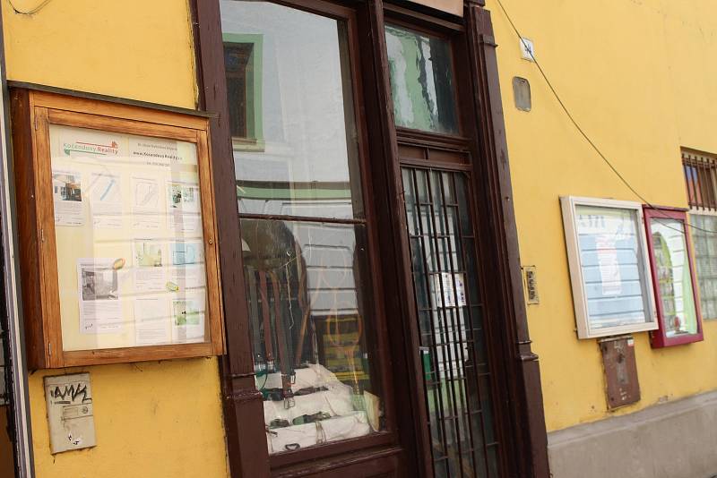 Do 30. června mají zmizet vývěsky z Prostřední ulice v Uherském Hradišti.