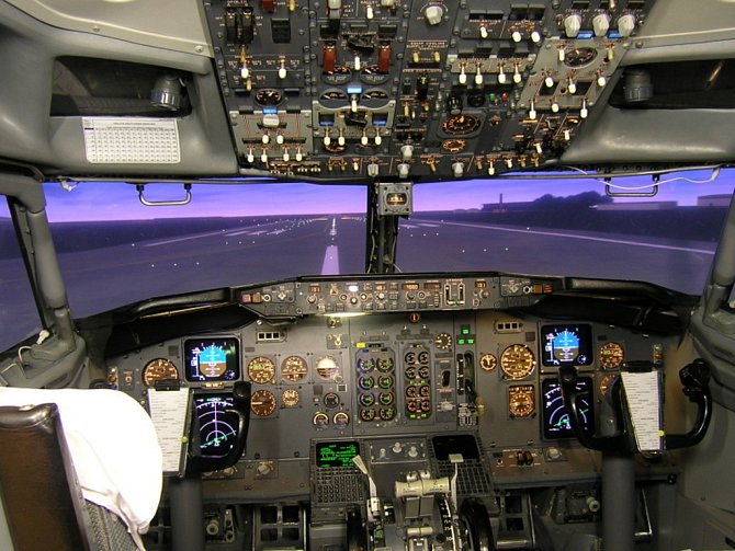 Letoun L410 by se měl již brzy dočkat svého moderního leteckého simulátoru. Mohl by vypadat podobně, jako například tento letecký simulátor na stroj Boeing 737–400/500. 