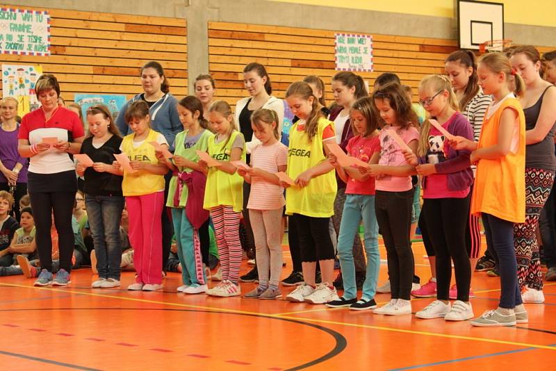 Reprezentanti přijeli do boršické školy ukázat dětem, jak se hraje basketbal na nejvyšší úrovni.  