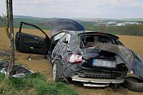 Záchranáři zasahují v neděli 17. dubna 2022 odpoledne u havárie osobního vozu Audi u Bílovic na Uherskohradišťsku.