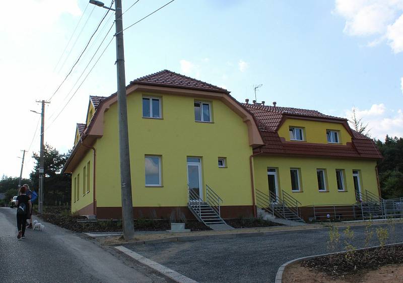 Rozsáhlé rekonstrukce se dočkala bývalá škola na Chabaních, části Břestku, která byla vybudována v roce 1911.