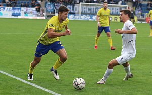 Podzimní derby v Uherském Hradišti opanovalo domácí Slovácko (bílé dresy), které zvítězilo nad Zlínem 3:0.