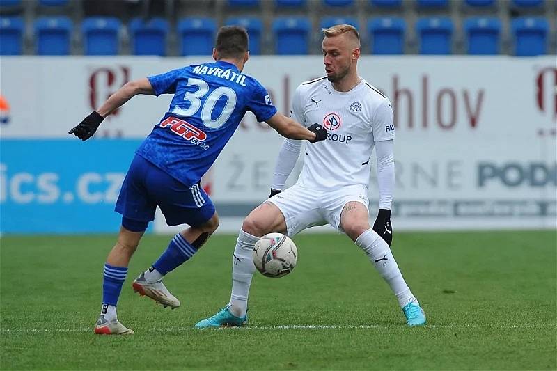 Zkušený obránce Slovácka Petr Reinberk při zápase s Olomoucí.